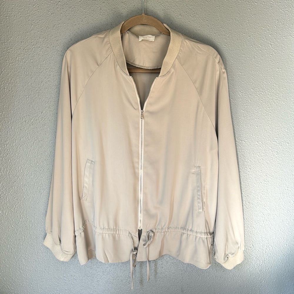 COPY - Pretty feminine bomber style jacket